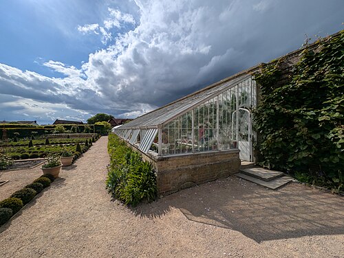 Wein- und Pfirsichhaus sowie Tropengewächshaus, Arundel Castle Gardens, Arundel, West Sussex
