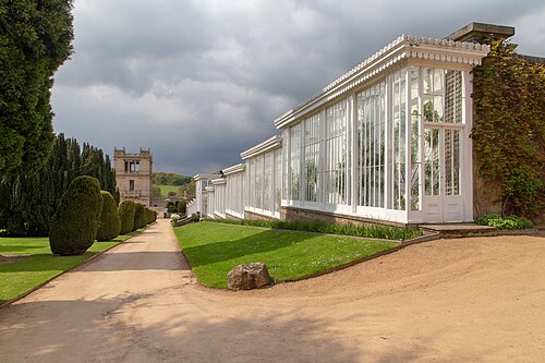 The Conservative Wall („The Case“), Chatsworth, Chatsworth, bei Bakewell (Derbyshire)