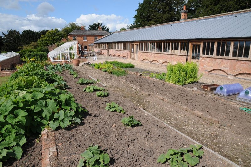Gewächshäuser der ummauerten Gärten von Croome Court, Croome D'Abitot (Worcestershire), England