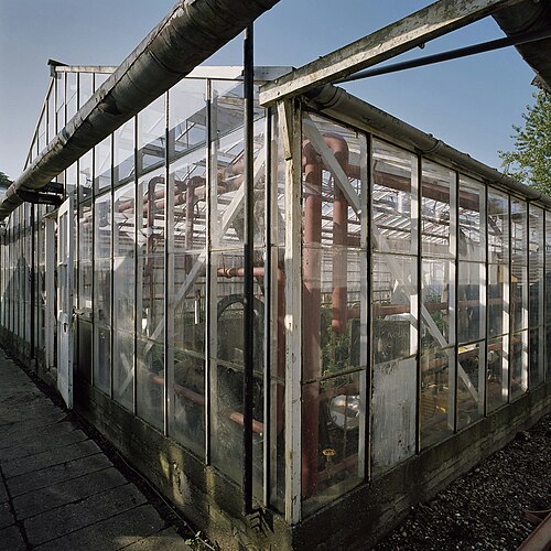Gewächshäuser der Historische Tuin Aalsmeer (historischer Garten des Gartenbaus), Aalsmeer, Nordholland — Historische tuin: Detail van één van de kassen
