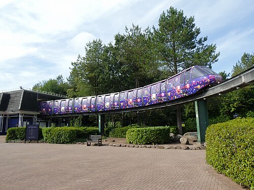 Conservatory des jardins d'Alton Towers, Alton (Farley), Staffordshire — The monorail at Alton Towers