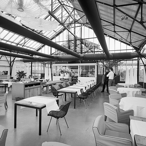 Restaurant De Kas, ehemaliges Gewächshaus der städtischen Gärtnerei (Frankendael Park), Amsterdam-Oost, Nordholland — Stadskwekerij: Interieur van restaurant