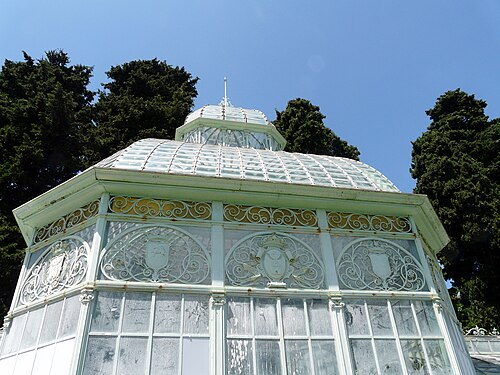 Liberty-Gewächshaus im Park der Villa Negrotto Cambiaso, Arenzano, Ligurien — Liberty-Gewächshaus im Park der Villa Negrotto Cambiaso — Ansicht 4