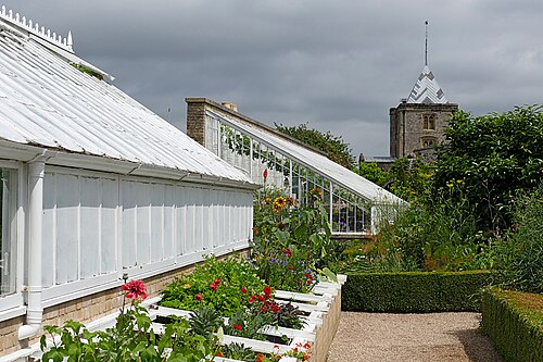Wein- und Pfirsichhaus sowie Tropengewächshaus, Arundel Castle Gardens, Arundel, West Sussex — Greenhouses, Arundel Castle
