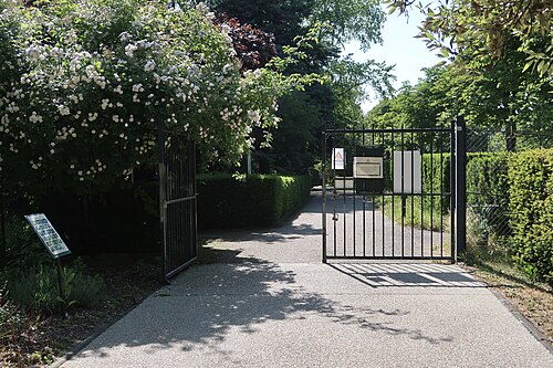 オートゥイユ温室庭園, パリ — Accès entre le jardin des Poètes et le jardin des serres d'Auteuil (Paris, 16e).