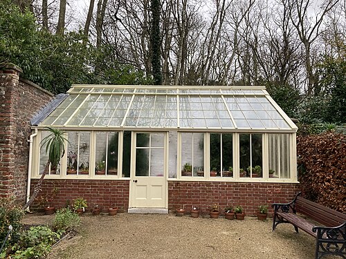 アードギラン城のヴィクトリア朝の温室と温室群, ダブリン州バルブリガン — Front view of one of the two small greenhouses.