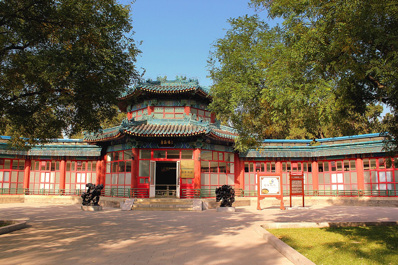Gewächshaus Tanghuawu, Zhongshan-Park (唐花坞), Peking — FORBIDDEN CITY GARDENS BEIJING CHINA OCT 2012