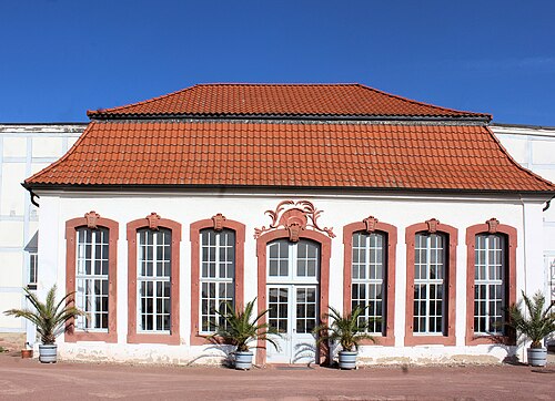 Rokoko-Orangerie Bendeleben (Rokoko-Orangerie mit verglasten Flügeln), Bendeleben, Kyffhäuserland, Thüringen — Rokoko-Orangerie Bendeleben — Ansicht 2