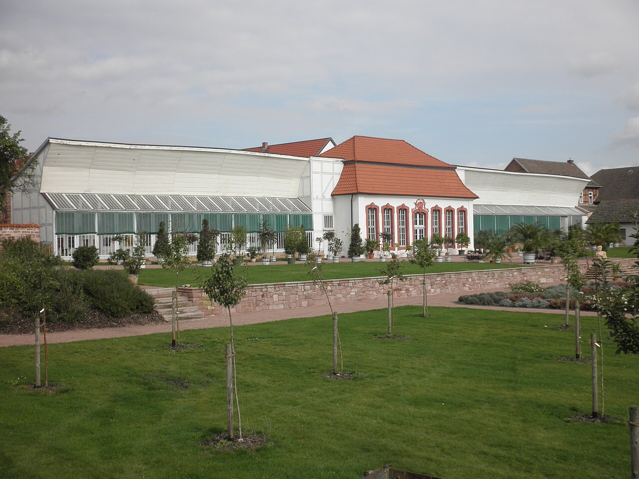 Rokoko-Orangerie Bendeleben (Rokoko-Orangerie mit verglasten Flügeln), Bendeleben, Kyffhäuserland, Thüringen — Orangery in Bendeleben / Thuringia