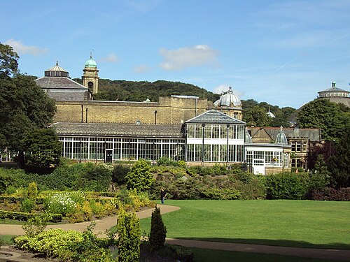 パビリオン・ガーデンズの温室, バクストン、ダービーシャー — Conservatory at the Pavilion Gardens, Buxton, Derbyshire, England.