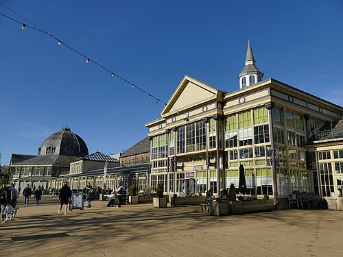 パビリオン・ガーデンズの温室, バクストン、ダービーシャー — Buxton Pavilion Gardens Conservatory