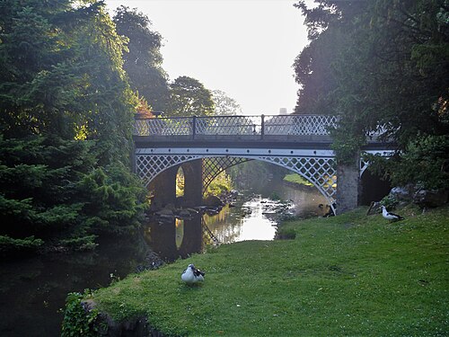 Serre des Pavilion Gardens (The Conservatory), Buxton, Derbyshire — Photograph of the bridge crossing the River Wye in the Pavilion Gardens, Buxton…