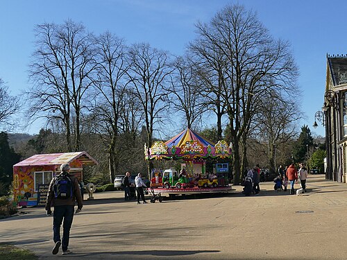 Serre des Pavilion Gardens (The Conservatory), Buxton, Derbyshire — Fairground ride, Buxton Pavilion Gardens