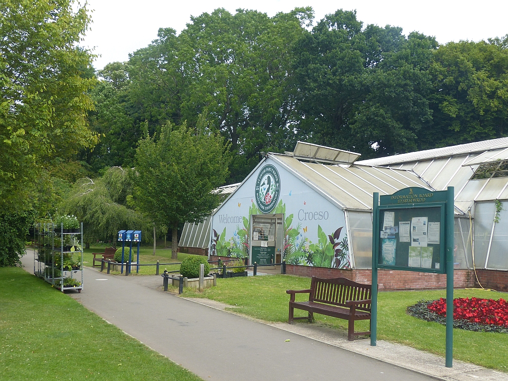 ロース・パーク温室(トロピカル・ハウス), ウェールズ、カーディフのロース公園 — The South East corner of Roath Park, Cardiff