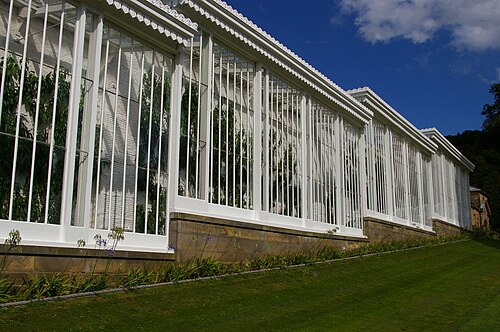 The Conservative Wall („The Case“), Chatsworth, Chatsworth, bei Bakewell (Derbyshire) — Greenhouses, Chatsworth