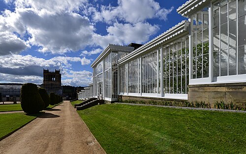 The Conservative Wall („The Case“), Chatsworth, Chatsworth, bei Bakewell (Derbyshire) — Chatsworth House conservatory