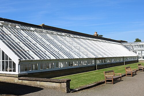Weinhaus und Pfirsichhaus, ummauerter Garten von Culzean, Culzean Castle, bei Maybole (South Ayrshire), Schottland — Glasshouses at the Walled Garden, Culzean