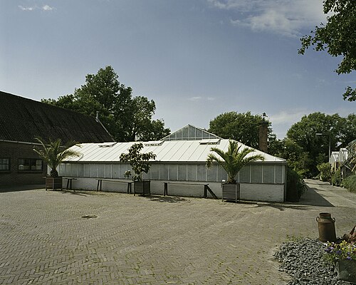 Palmkas (Palmenhaus) des Hortus Overzee, Den Helder, Nordholland — De Oranjerie: Zicht op de linkerzijde van het kassencomplex