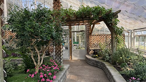 Indoor Showhouses, University of Alberta Botanic Garden, Nahe Devon (Parkland County), Alberta — University of Alberta botanical garden near Devon Alberta