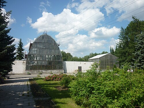 Gewächshäuser des Botanischen Gartens der Uralabteilung der Russischen Akademie der Wissenschaften (Botanichesky Sad UrO RAN), Jekaterinburg, Oblast Swerdlowsk — a greenhouse at Yekaterinburg's botanical garden