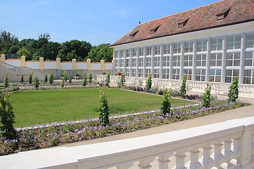 シュロス・ホーフのオランジェリー(Orangerie Schloss Hof), 下オーストリア州エンゲルハルツシュテッテン — Garten vor der Orangerie