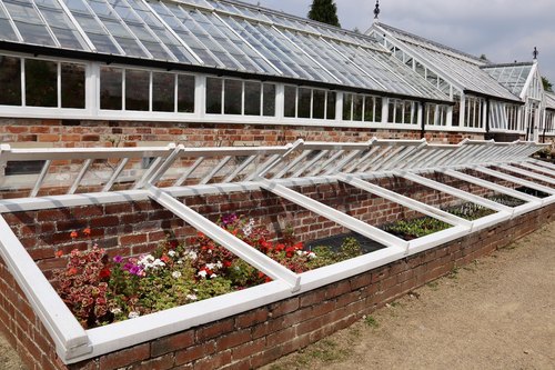 Orchideenhaus und Weinhaus, Helmsley Walled Garden, Helmsley, North Yorkshire — photo 1