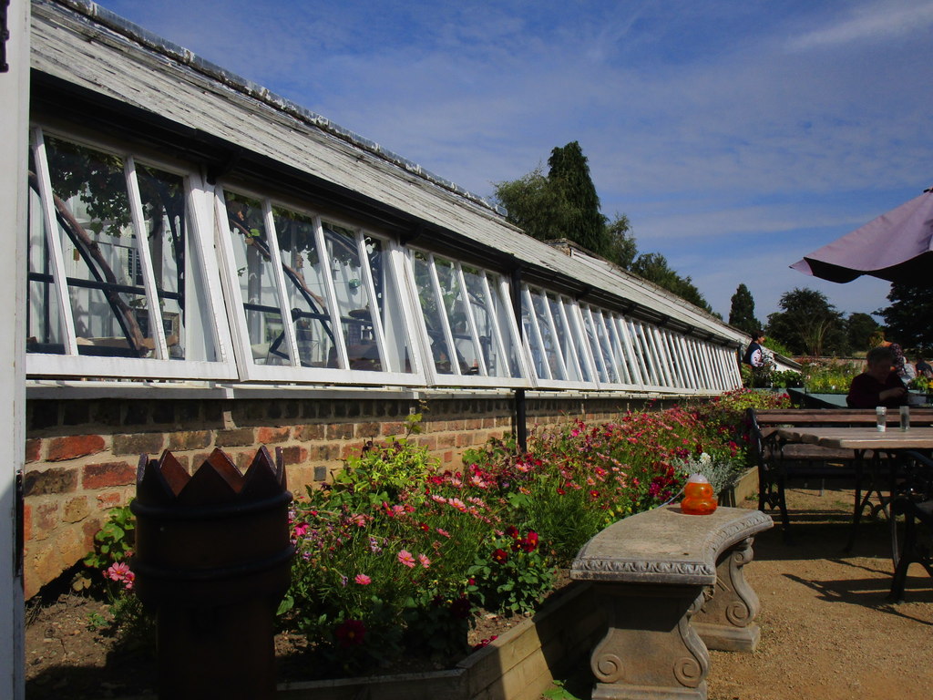 Orchideenhaus und Weinhaus, Helmsley Walled Garden, Helmsley, North Yorkshire — Glasshouse at The Walled Garden