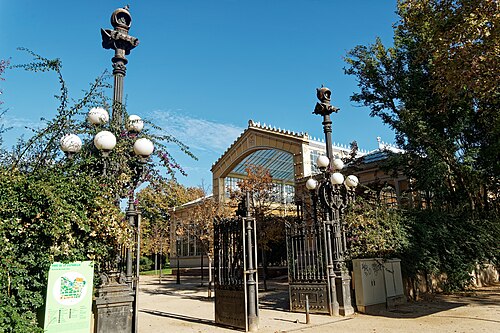Hivernacle del Parc de la Ciutadella, Barcelona, Katalonien — Barcelona - Passeig de Picasso - View East on Entrance to Parc de la Ciutadella &amp…