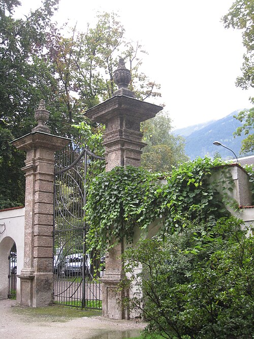 Palmenhaus du Hofgarten d'Innsbruck, Innsbruck, Tyrol — Tor an der Nordseite des Innsbrucker Hofgartens