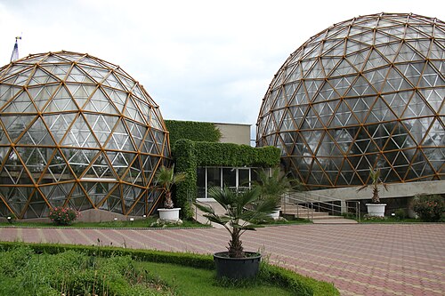 Gewächshäuser des Botanischen Gartens „Vasile Fati“, Jibou (Palmar und Acvariu), Jibou, Kreis Sălaj — Jibou – Salaj - Mai 2010