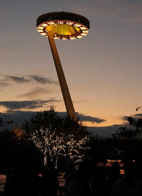 Begonia Garden, Nabana no Sato (なばなの里 ベゴニアガーデン), Nagashima, Kuwana, Mie Prefecture — The Island Fuji ride at Nabana no Sato.