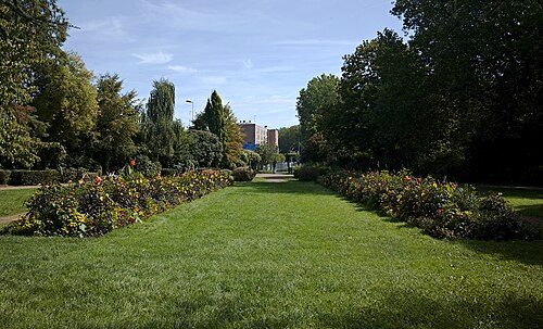 Äquatorialgewächshaus im Jardin des plantes de Lille, Lille, Hauts-de-France — East entrance to the Jardin des Plantes de Lille.