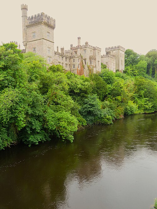 Vinerie de Paxton (jardins du château de Lismore), Lismore, comté de Waterford — Lismore Castle above the River Blackwater