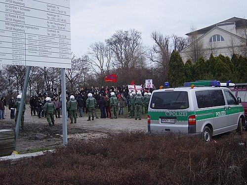 Gruson-Gewächshäuser (Gruson Greenhouses), Magdeburg, Saxony-Anhalt — Gedenkmarsch Magdeburg 2011 - Gegendemonstranten, Schönebecker Straße…