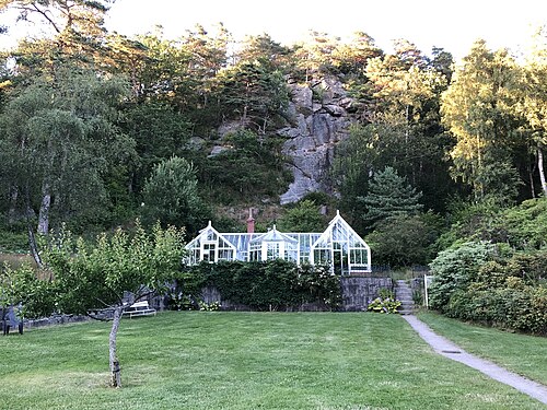 Gewächshäuser von Risøbank (Holz und Gusseisen, 1901, 1992 restauriert), Risøbank, Furulunden, Mandal (Lindesnes), Agder — Risøbank, Mandal 2020