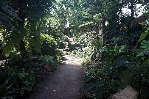 Mitchell Park Horticultural Conservatory (The Domes), Milwaukee, Wisconsin — Mitchell Park Horticultural Conservatory — Ansicht 6