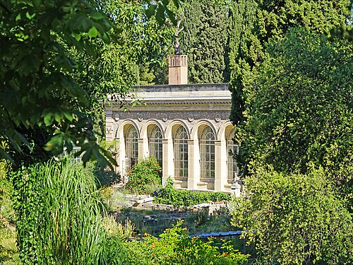 Orangerie und Gewächshäuser des Jardin des plantes de Montpellier, Montpellier, Okzitanien — L'orangerie du jardin des plantes à Montpellier (Hérault).