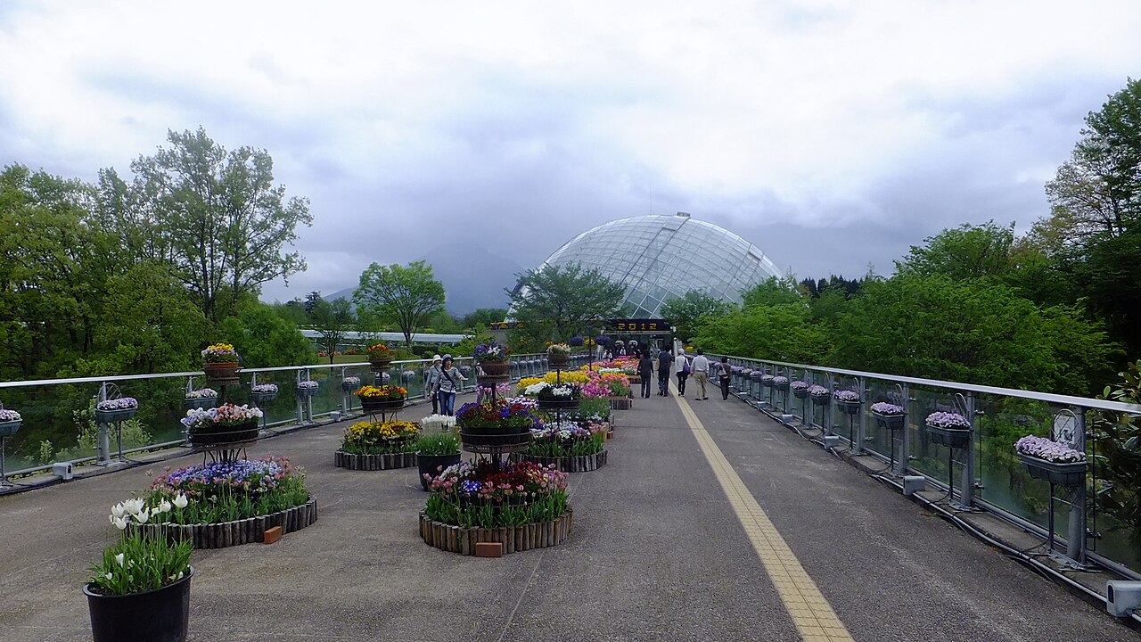 Tottori Hanakairo Flower Dome (とっとり花回廊 フラワードーム), Nanbu, Präfektur Tottori — Tottori Hanakairo Flower Dome — Ansicht 3