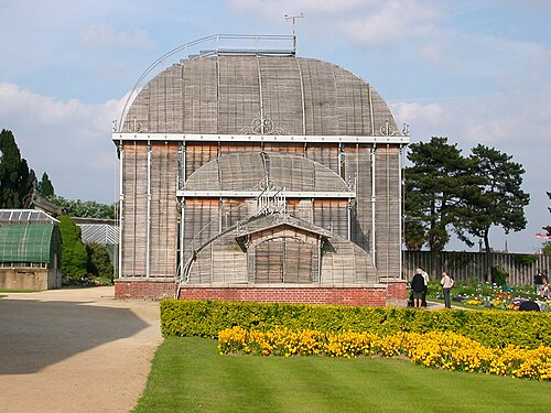 Gewächshäuser des Jardin des plantes de Nantes (Palmarium und Orangerie), Nantes, Pays de la Loire — Palmarium du Jardin des plantes de Nantes. Stores tirés pour protéger les plantes du…