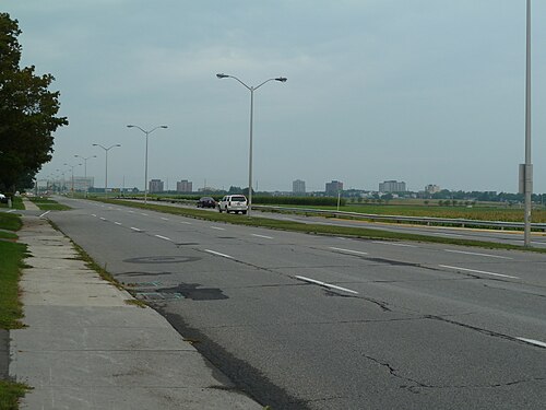 Serre tropicale de la Ferme expérimentale centrale, Ottawa, Ontario — Baseline Road in Ottawa, Ontario, Canada, view over the Central Experimental Farm