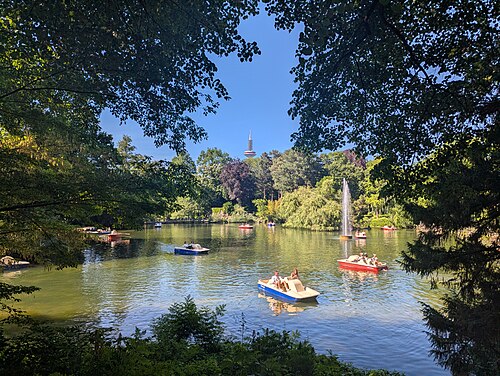 Palmengarten, Frankfurt am Main — Boat pond at the Palmengarten Frankfurt , a botanical garden in Frankfurt , Germany, in…