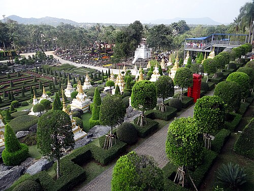 Garden in the Sky et serre des cactus, jardin tropical de Nong Nooch, Près de Pattaya, province de Chonburi — Jardin botanique tropical de Nong Nooch, Thaïlande. Jardins français.