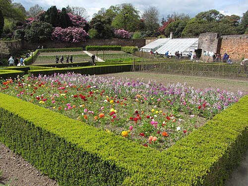 Serres du Flower Garden et du Melon Yard (Lost Gardens of Heligan), Pentewan, près de St Austell (Cornouailles) — Walled garden in the Lost Gardens of Heligan