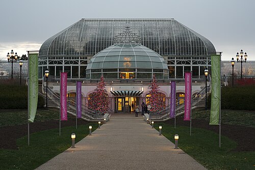 Phipps Conservatory, Pittsburgh — Welcome center of the Phipps Conservatory and Botanical Gardens during the winter 2015…