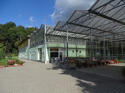 Tropische Gewächshäuser des Botanischen Gartens Malešice (SOŠ Jarov), Prag, Malešice — Prague - Malešice , Czechia . Pod Táborem street, botanical garden.