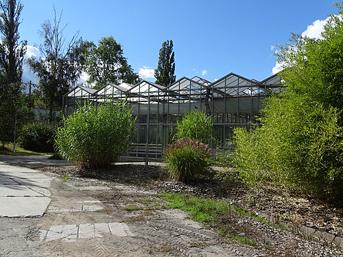 Tropische Gewächshäuser des Botanischen Gartens Malešice (SOŠ Jarov), Prag, Malešice — Tropische Gewächshäuser des Botanischen Gartens Malešice — Ansicht 2