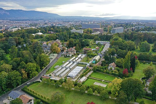 Gewächshäuser von Pregny (Reservegewächshäuser des Conservatoire et Jardin botaniques de Genève), Pregny-Chambésy, Kanton Genf — Les Serres de Pregny vues du ciel, à Pregny-Chambésy (GE), en Suisse.