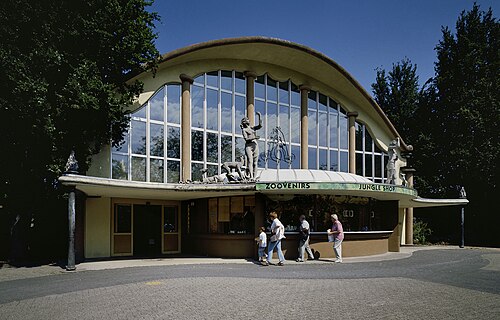 Rivièrahal und Victoriahaus des Diergaarde Blijdorp, Rotterdam, Südholland — Blijdorp: Rivièrahal, voorzijde (opmerking: Gefotografeerd voor ANWB Monumentenboek)