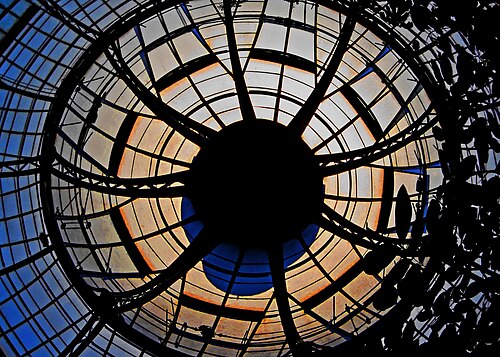 Rose Hills Foundation Conservatory for Botanical Science (The Huntington), San Marino, Kalifornien — The beginning of a Southern California sunset as seen from the inside of the…