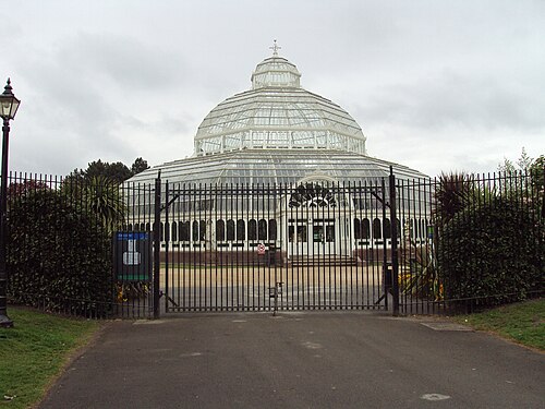 Sefton Park Palm House, Sefton Park, Liverpool, England — The Palm House at Sefton Park, Liverpool. Photo taken in the morning before the gates…